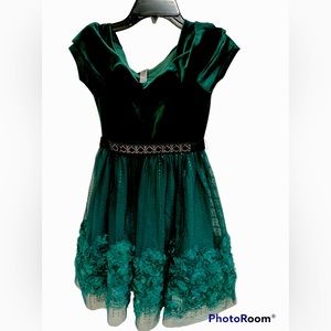 Girls velvet dress- beautiful green with belt size 10